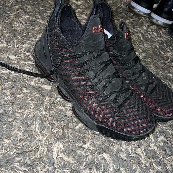 Nike Lebron 16 Fresh Bred - Picture 4 of 7